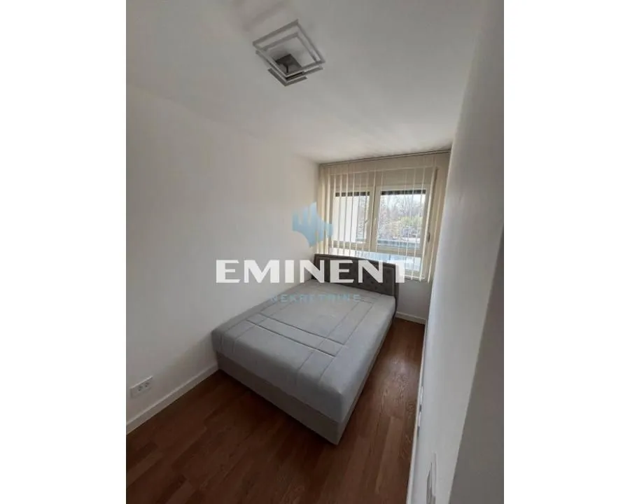 Izdavanje, dvosoban stan, 45m², Zemun Gornji Grad, Zemun Sve Podlokacije