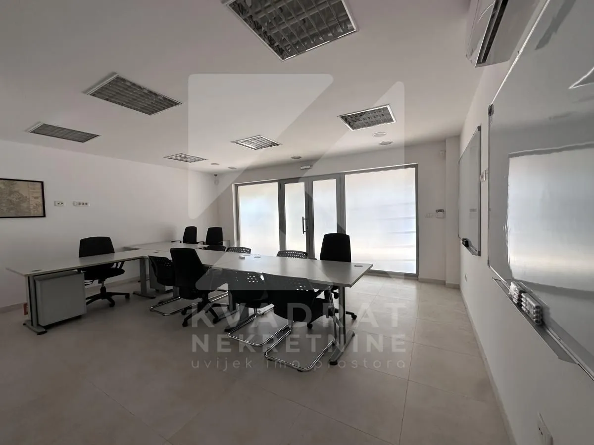 Sale, office space, 120m², Tološka šuma, Podgorica