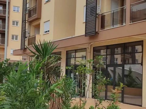 Izdavanje, jednosoban stan, 45m², New City, Podgorica - image 11