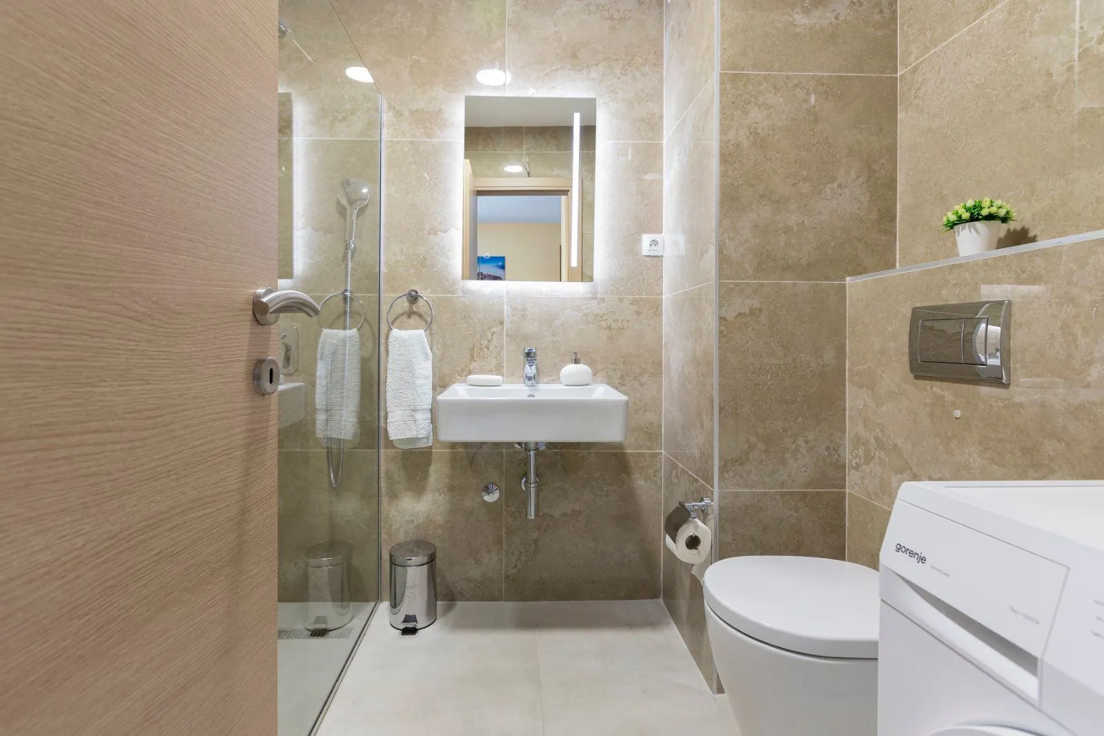 Sale, two bedroom apartment, 55m², Bečići, Budva