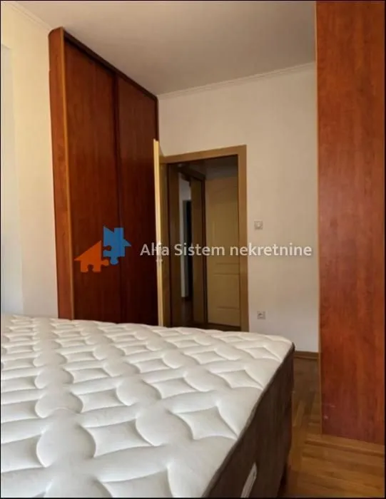 Izdavanje, trosoban stan, 90m², Crveni Krst, Beograd