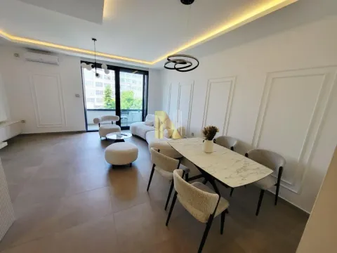 Izdavanje, trosoban stan, 73m², Centar, Novi Sad - image 1
