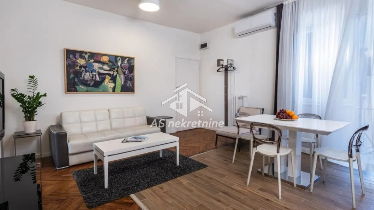 Izdavanje, trosoban stan, 90m², Stari Grad, Beograd