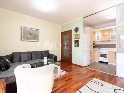Rent, two bedroom apartment, 74m², City Kvart, Podgorica - image 5