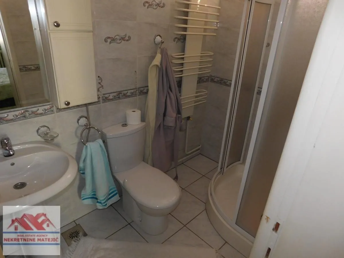 Prodaja, stan, 151m², Vašarište, Kragujevac
