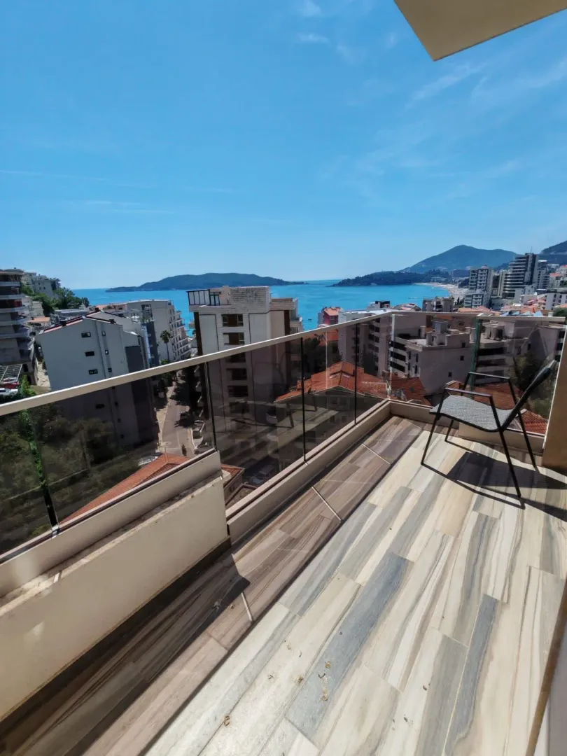 Balcony with a view of the sea and the city.