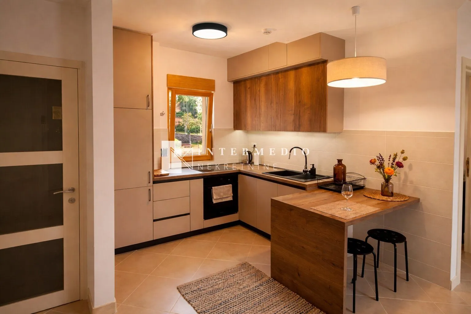 Prodaja, dvosoban stan, 62m², Dobrota, Kotor