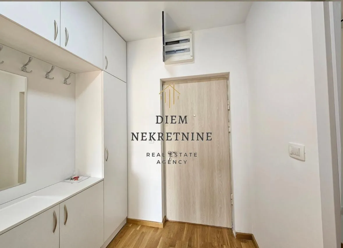 Izdavanje, jednosoban stan, 44m², Centar, Bar
