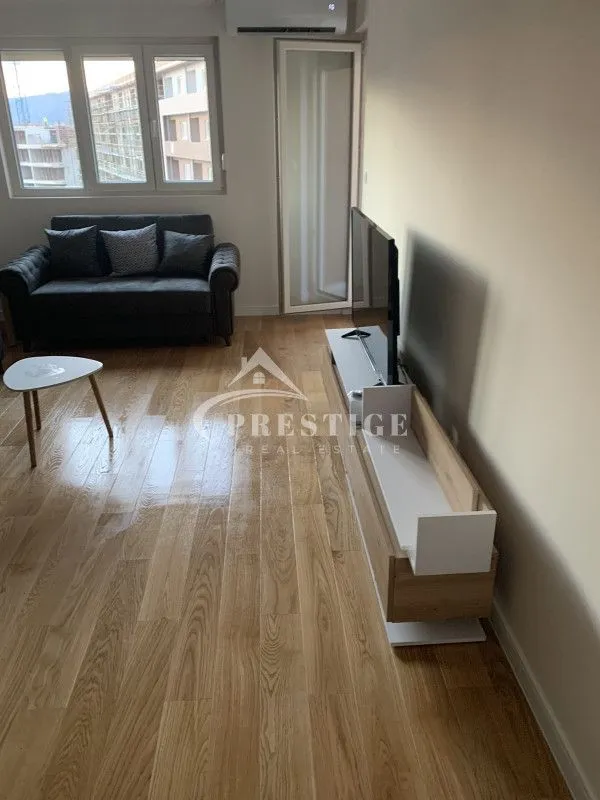 Izdavanje, jednosoban stan, 49m², Central Point, Podgorica