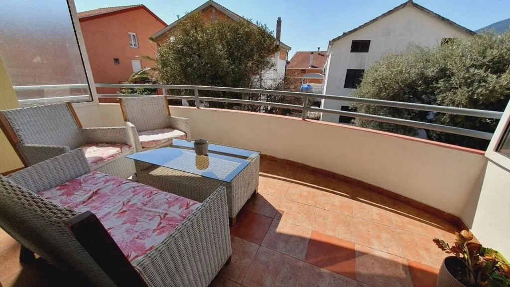 Sale, four bedroom apartment, 180m², Podmaine, Budva