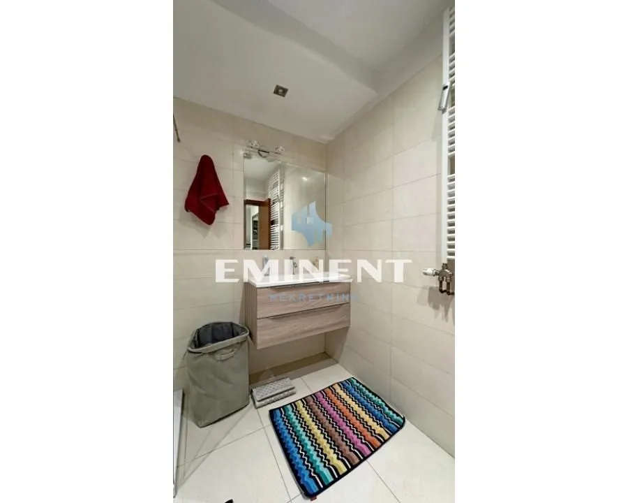 Izdavanje, dvosoban stan, 64m², Vračar Hram, Vračar Sve Podlokacije