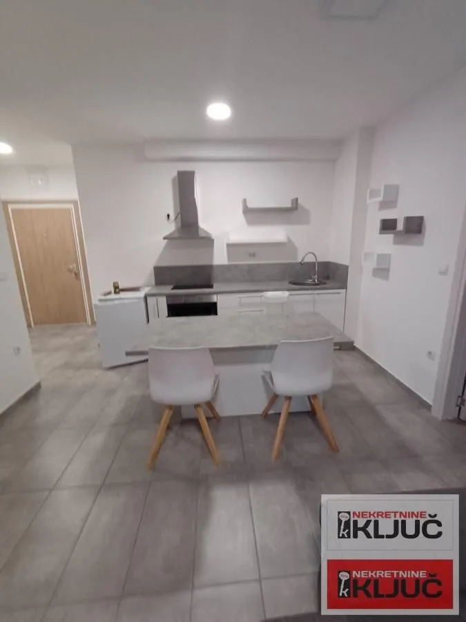 Prodaja, dvosoban stan, 43m², Salajka, Novi Sad Sve Podlokacije