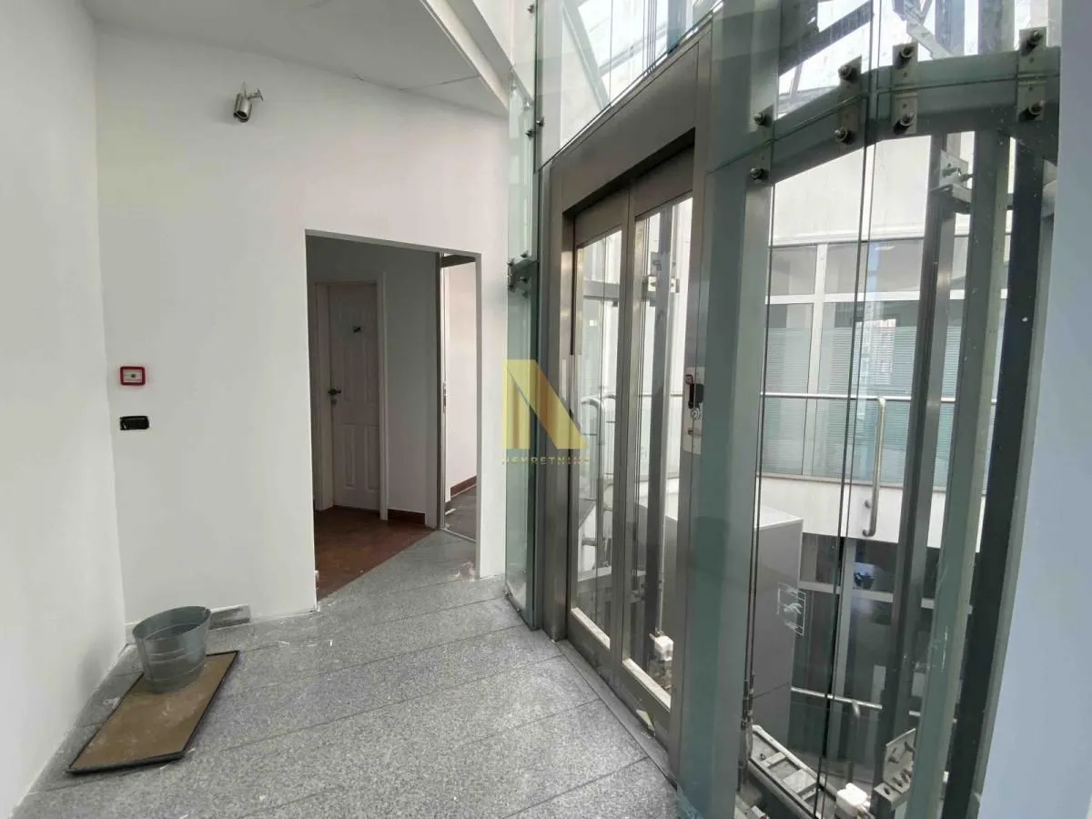 Rent, office space, 362m², Bulevar Oslobodjenja, Novi Sad Sve Podlokacije