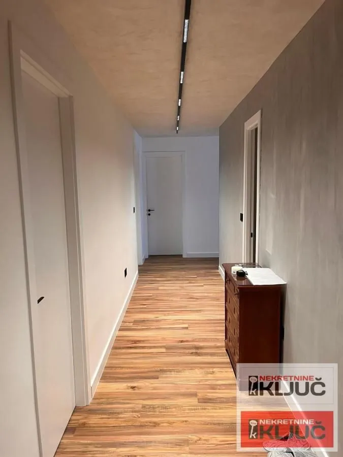 Prodaja, četvorosoban stan, 119m², Spens, Novi Sad Sve Podlokacije