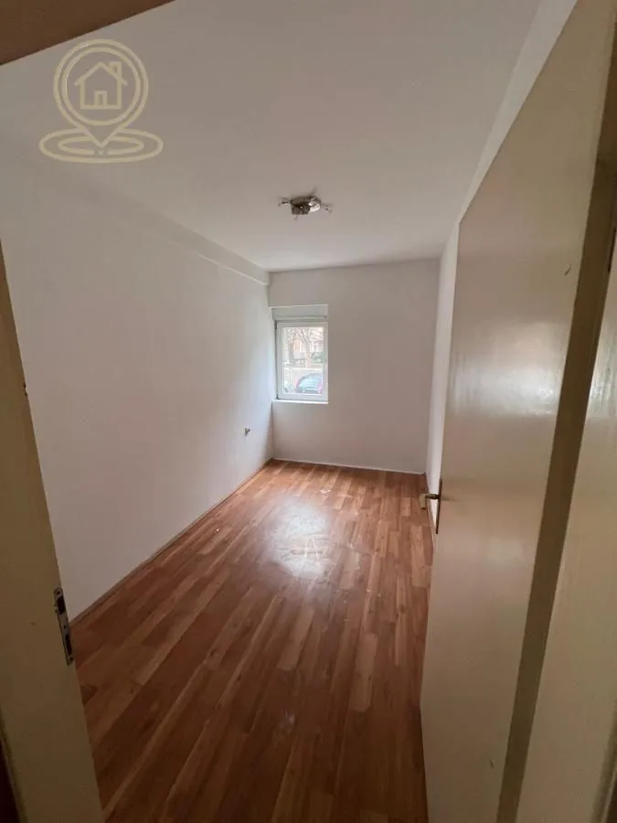 Rent, office space, 85m², Medijana, Niš