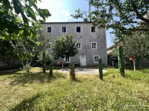Sale, house, 300m², Risan, Kotor