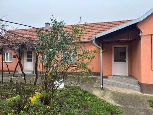 Prodaja, kuća, 90m², Centar, Inđija