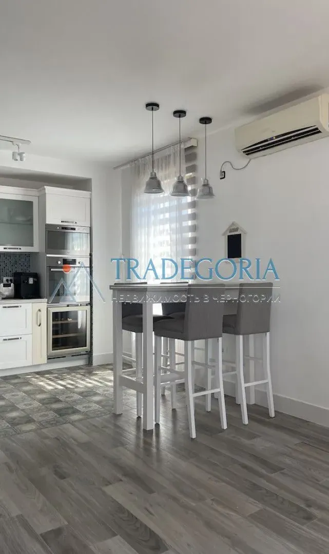 Prodaja, četvorosoban stan, 222m², Dobra Voda, Bar