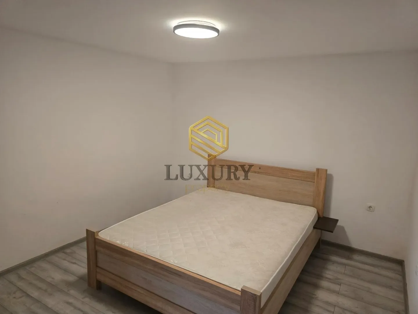 Bedroom with a double bed.