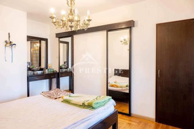 Sale, three bedroom apartment, 200m², Blok 6, Podgorica