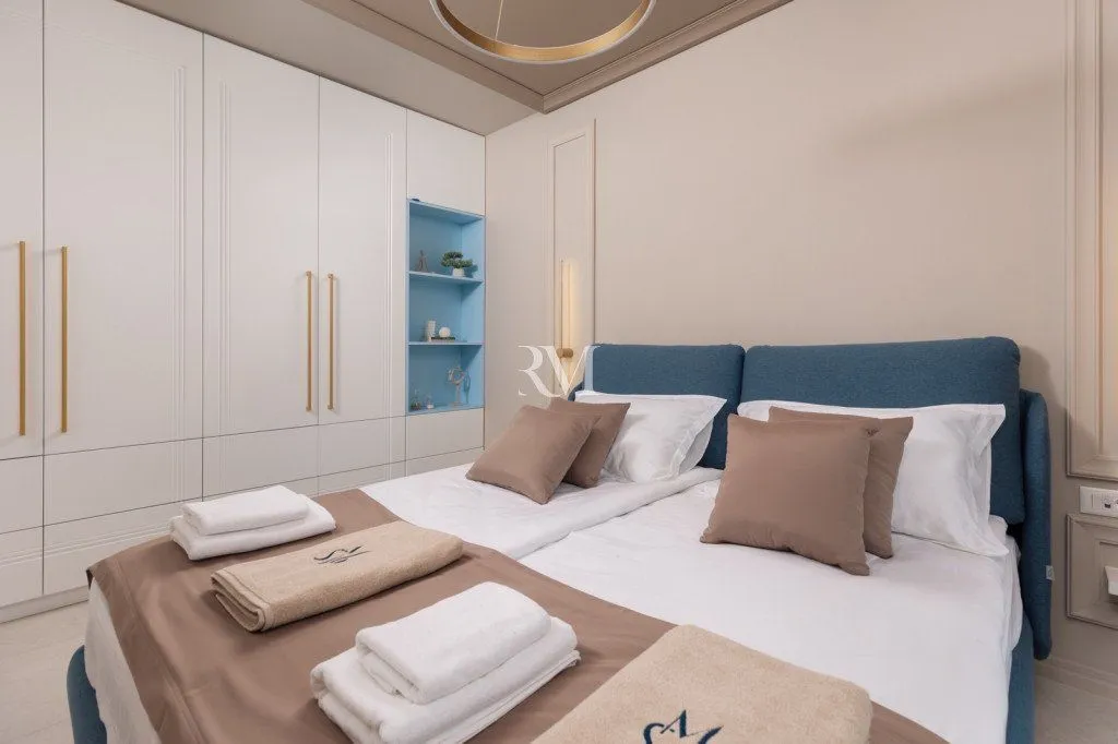 Prodaja, trosoban stan, 192m², Dobrota, Kotor