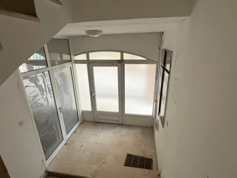 Izdavanje, poslovni prostor, 150m², Centar, Podgorica - image 7