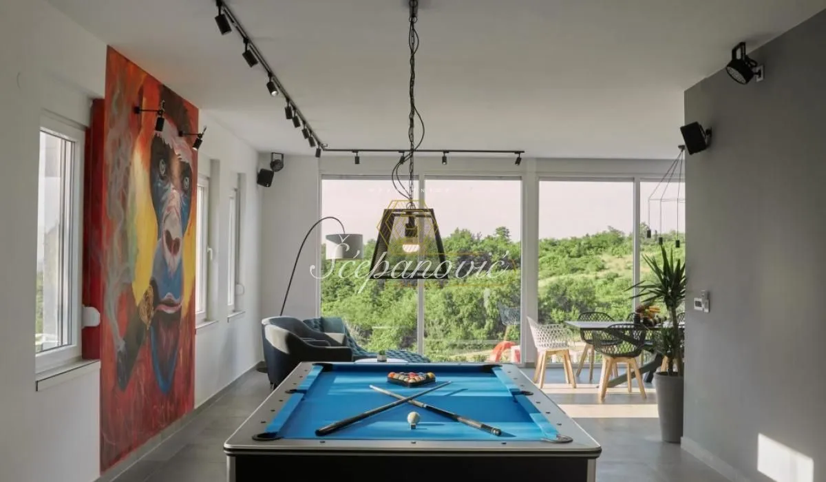 Rent, house, 295m², Sremski Karlovci, Novi Sad