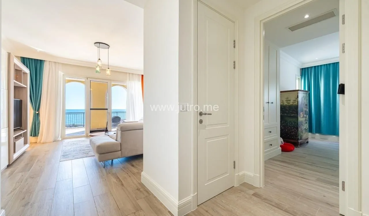 Prodaja, trosoban stan, 190m², Luštica Bay, Tivat