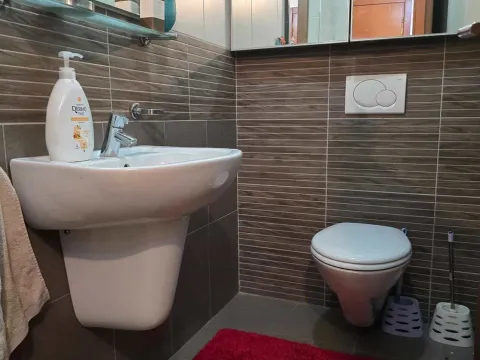 Prodaja, trosoban stan, 130m², Tološka šuma, Podgorica - image 5