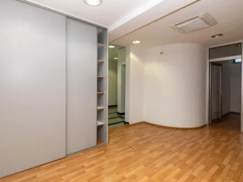 Rent, office space, 147m², Momišići, Podgorica - image 9