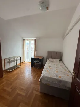 Rent, four bedroom apartment, 150m², Stari Aerodrom, Podgorica - image 12