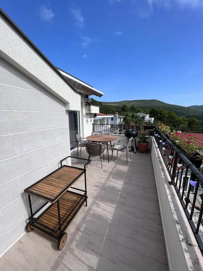 Prodaja, dvosoban stan, 75m², Bigova, Kotor