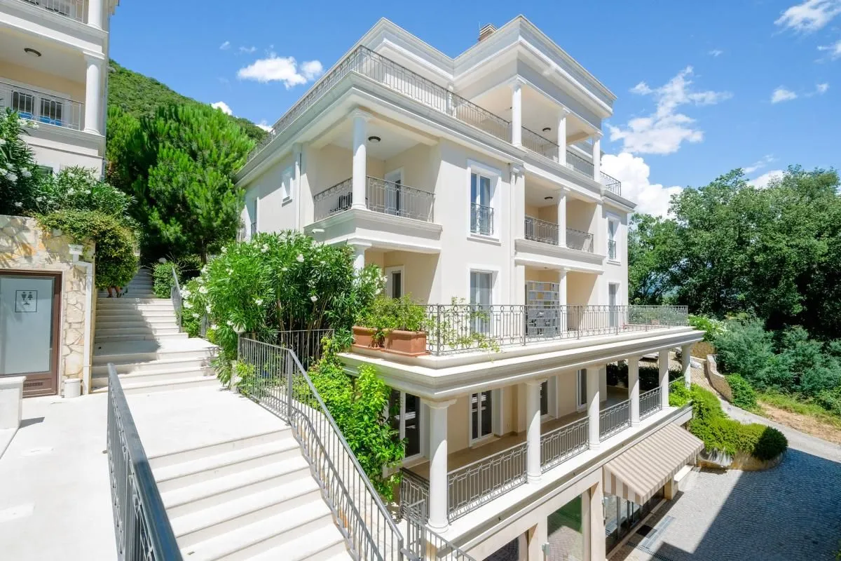 Prodaja, trosoban stan, 166m², Đenovići, Herceg Novi