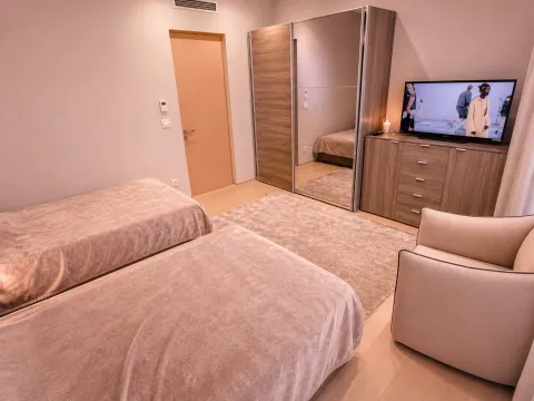 Izdavanje, dvosoban stan, 180m², Dukley Gardens, Budva - image 5