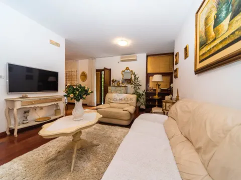 Rent, three bedroom apartment, 100m², Gorica C, Podgorica - image 2