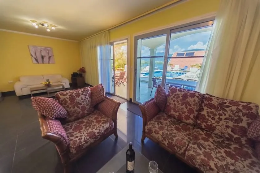 Prodaja, kuća, 220m², Đuraševići, Tivat