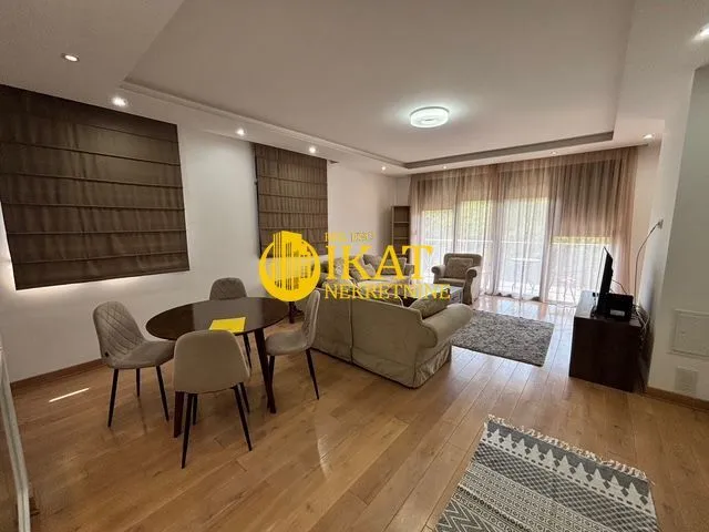 Izdavanje, trosoban stan, 114m², Savski Venac, Beograd