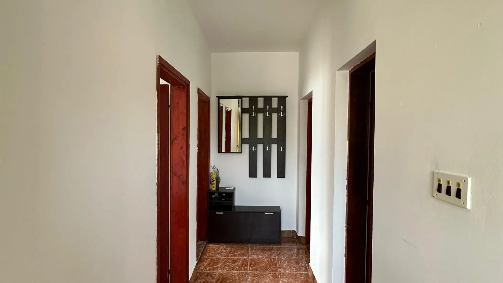 Izdavanje, kuća, 180m², Krašići, Tivat