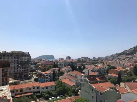 Pogled na grad sa viših spratova objekta. - image 2
