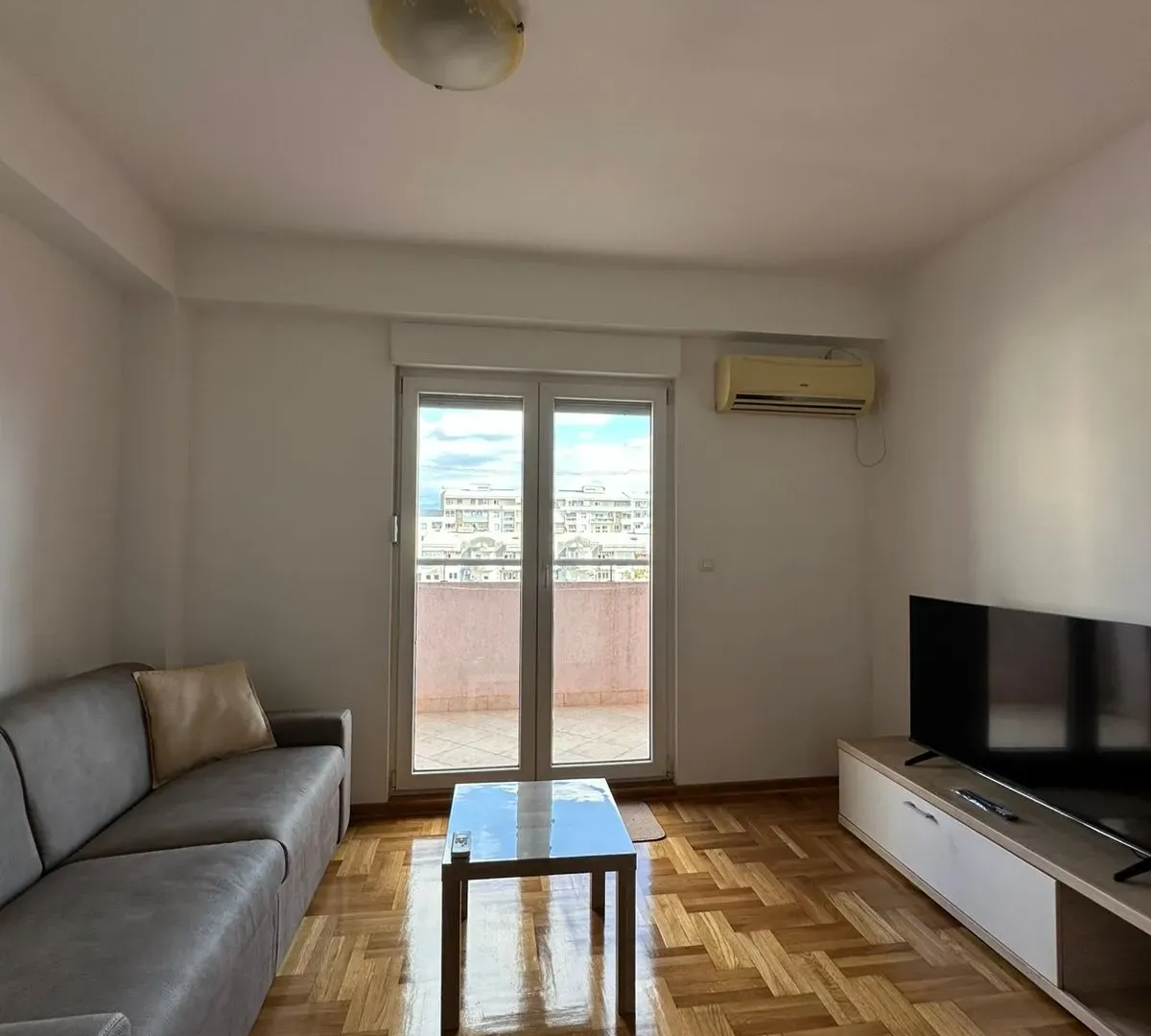 Izdavanje, jednosoban stan, 43m², Preko Morače, Podgorica