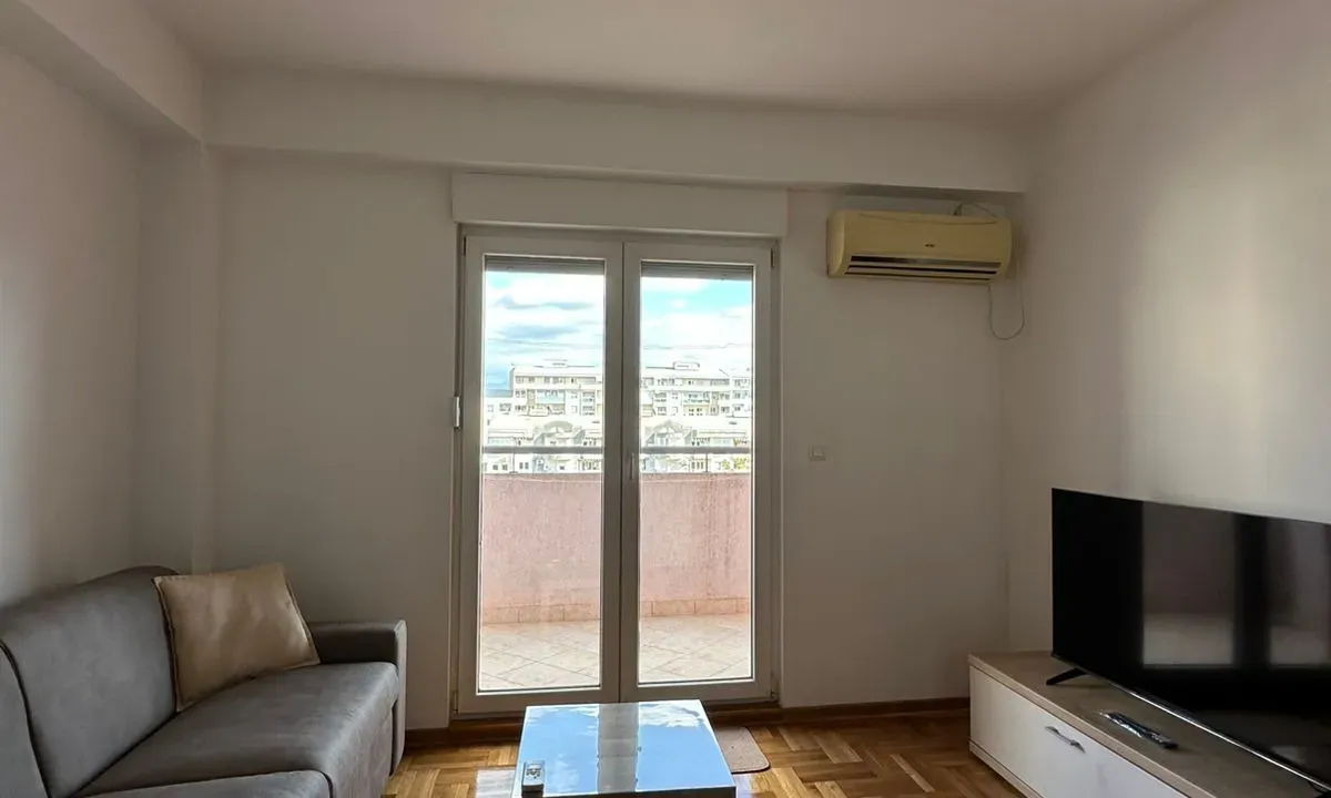 Izdavanje, jednosoban stan, 43m², Preko Morače, Podgorica