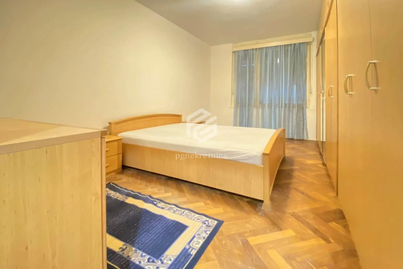 Izdavanje, dvosoban stan, 68m², Centar, Podgorica