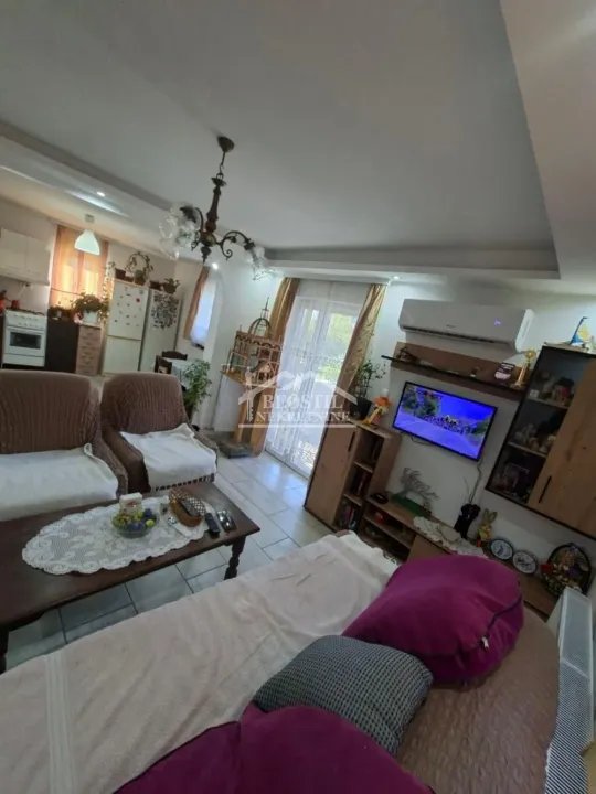 Prodaja, kuća, 101m², Zemun Ugrinovci, Zemun Sve Podlokacije