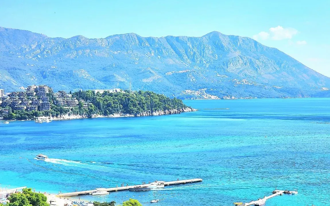 Prodaja, trosoban stan, 178m², Centar, Budva