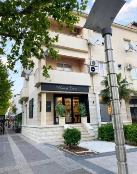 Izdavanje, dvosoban stan, 80m², Centar, Podgorica