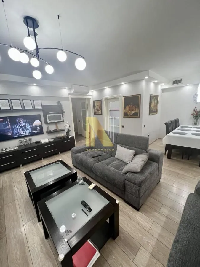 Prodaja, četvorosoban stan, 105m², Centar, Novi Sad