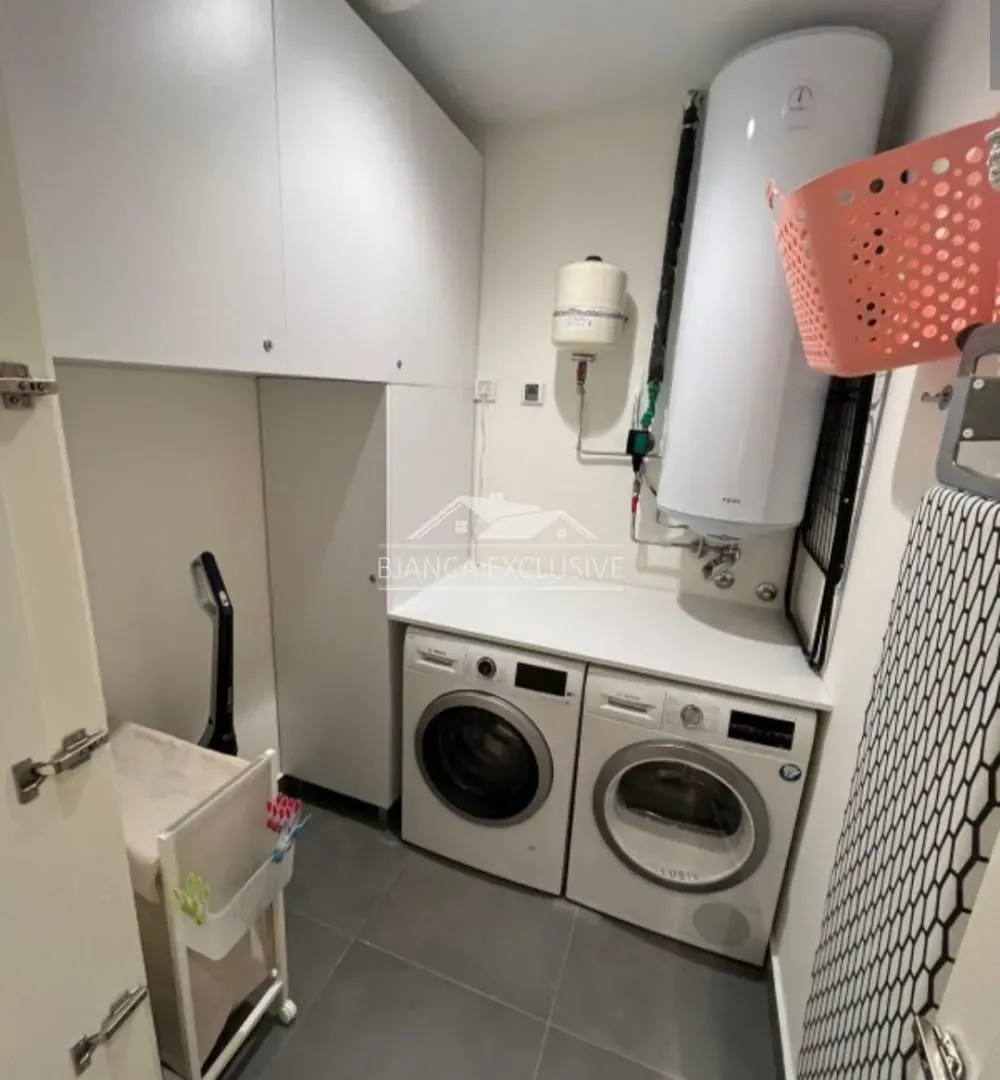 Prodaja, četvorosoban stan, 109m², Savski Venac, Beograd