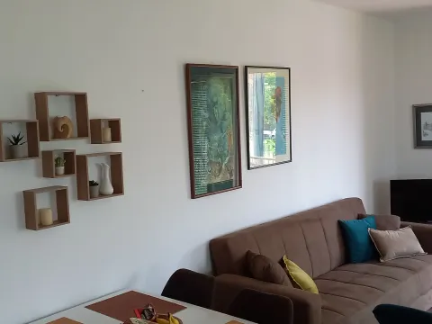 Rent, one bedroom apartment, 35m², Centar, Cetinje - image 9