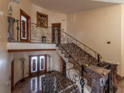 Prodaja, kuća, 670m², Gorica C, Podgorica - image 31