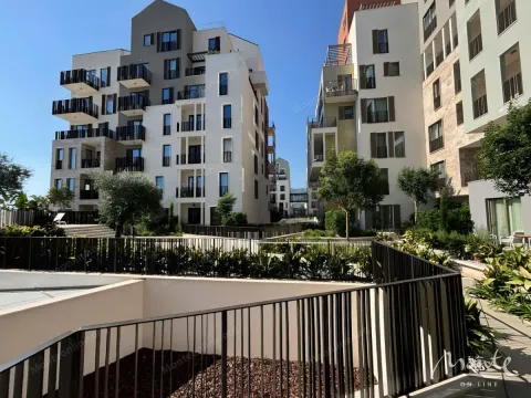 Prodaja, trosoban stan, 110m², Porto Montenegro, Tivat - image 25